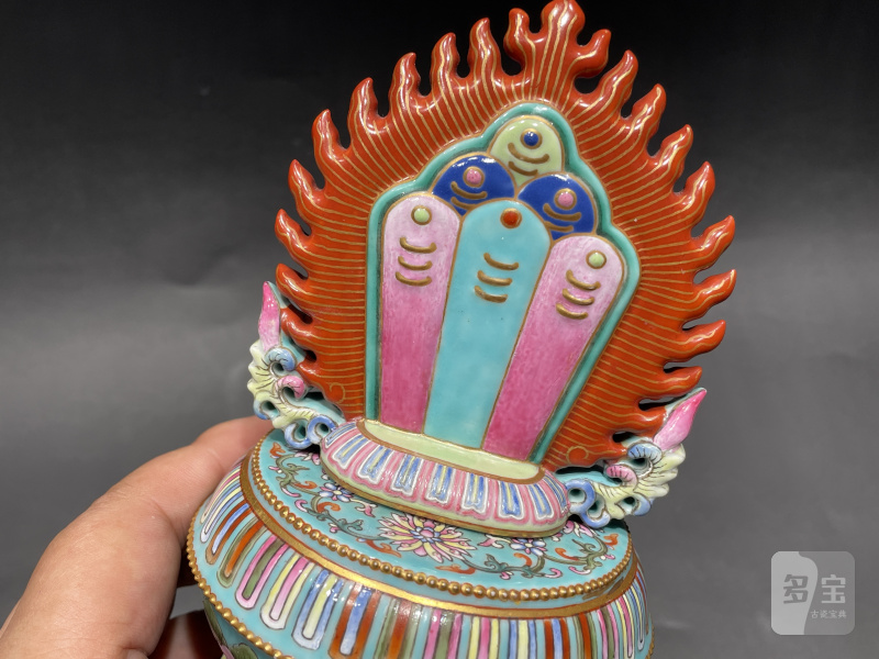 清乾隆 御制绿地洋彩描金八吉祥供器 - 图6